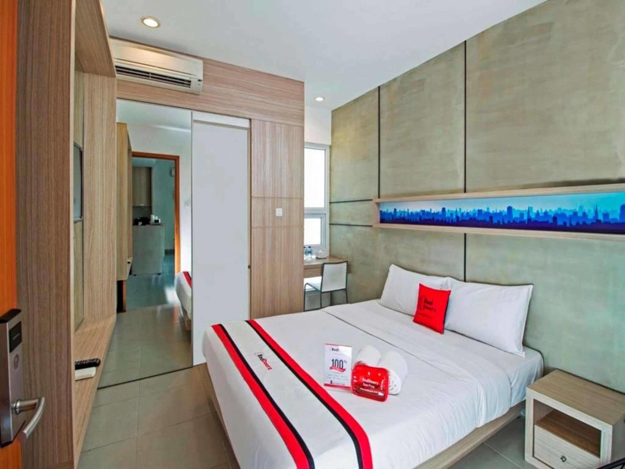 Reddoorz Plus @ Setiabudi Eight Jakarta Exterior photo